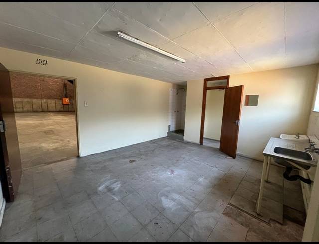 399M² WAREHOUSE TO LET IN STRIJDOMPARK
